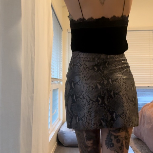 All Saints Lena Oba snakeskin skirt - Picture 4 of 15